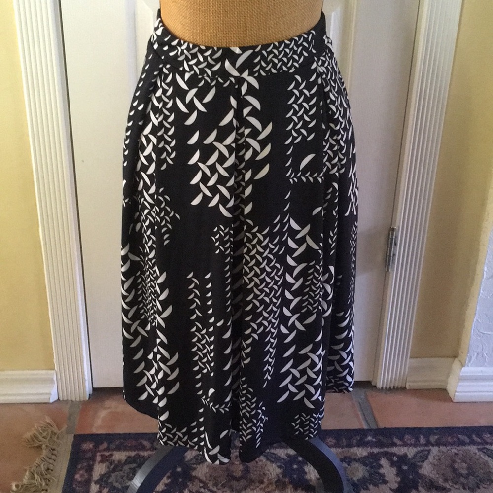LulaRoe Madison Black and White Skirt with Pockets